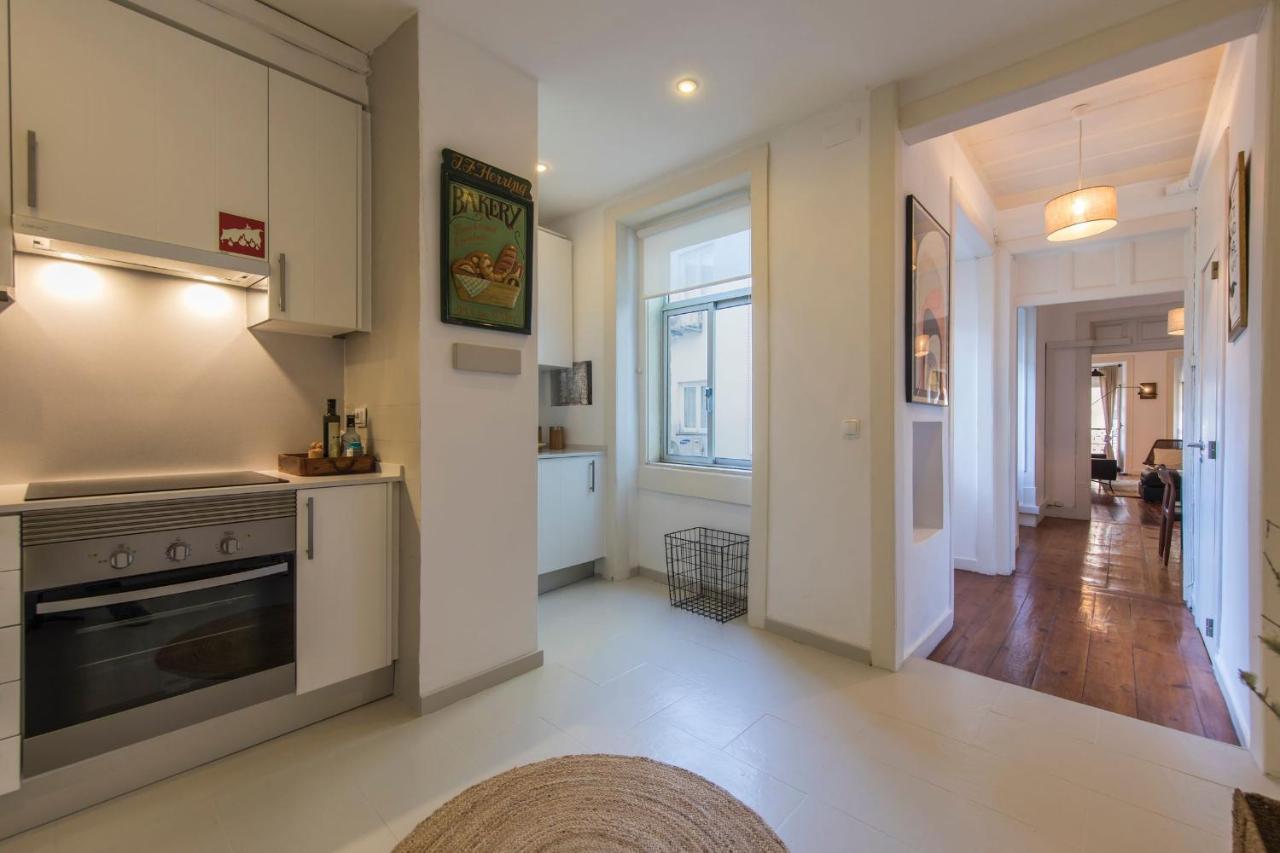 Lovelystay - Chiado 2 Bedroom Charm! Lisbon Bagian luar foto