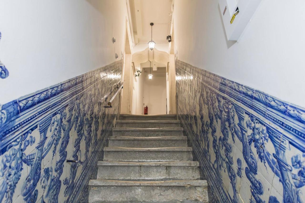 Lovelystay - Chiado 2 Bedroom Charm! Lisbon Bagian luar foto